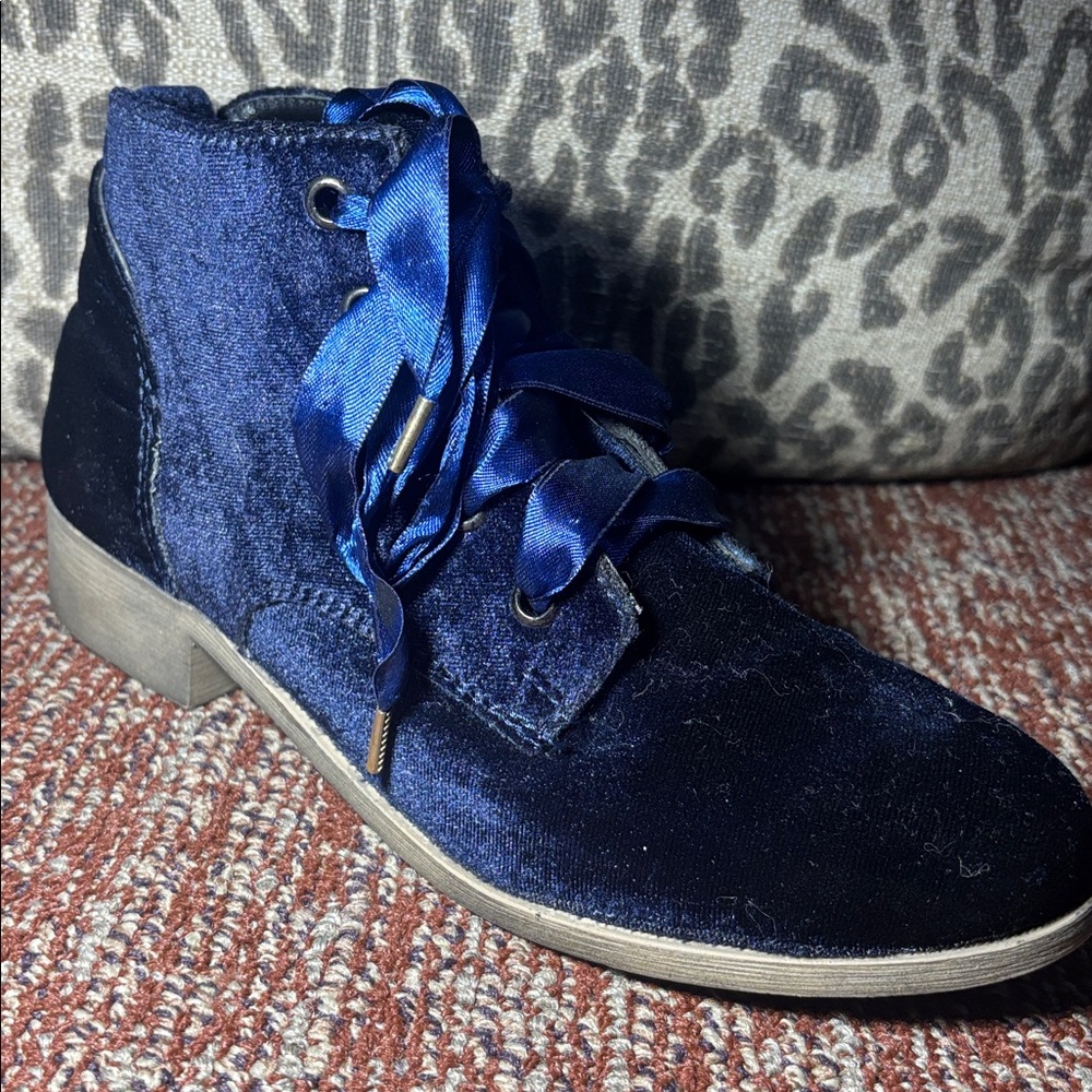Steve Madden velvet booties navy blue lace up women’s ankle boots flat boot 6.5